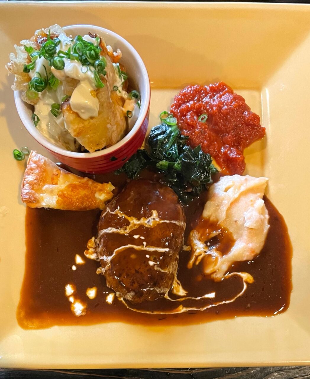 昼間はカフェで夜は呑み屋「裏リッチヒルズ」さん｜日出町のホテルならHOTEL